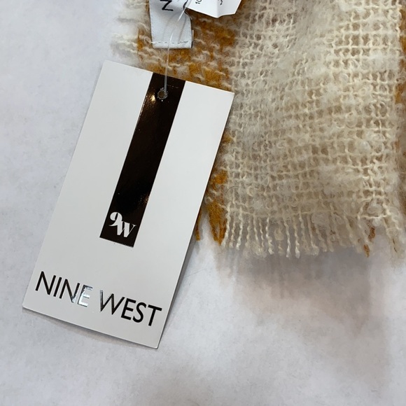 Nine‎ West warm scarf in color spice wide and long - Picture 4 of 5